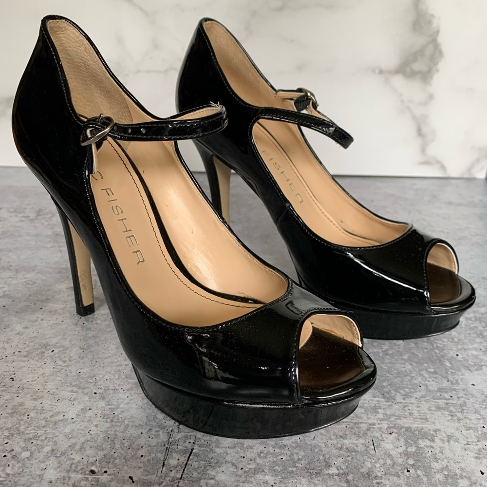 MARC FISHER TERRI PEEP TOE STRAPPY PATENT HEEL 6